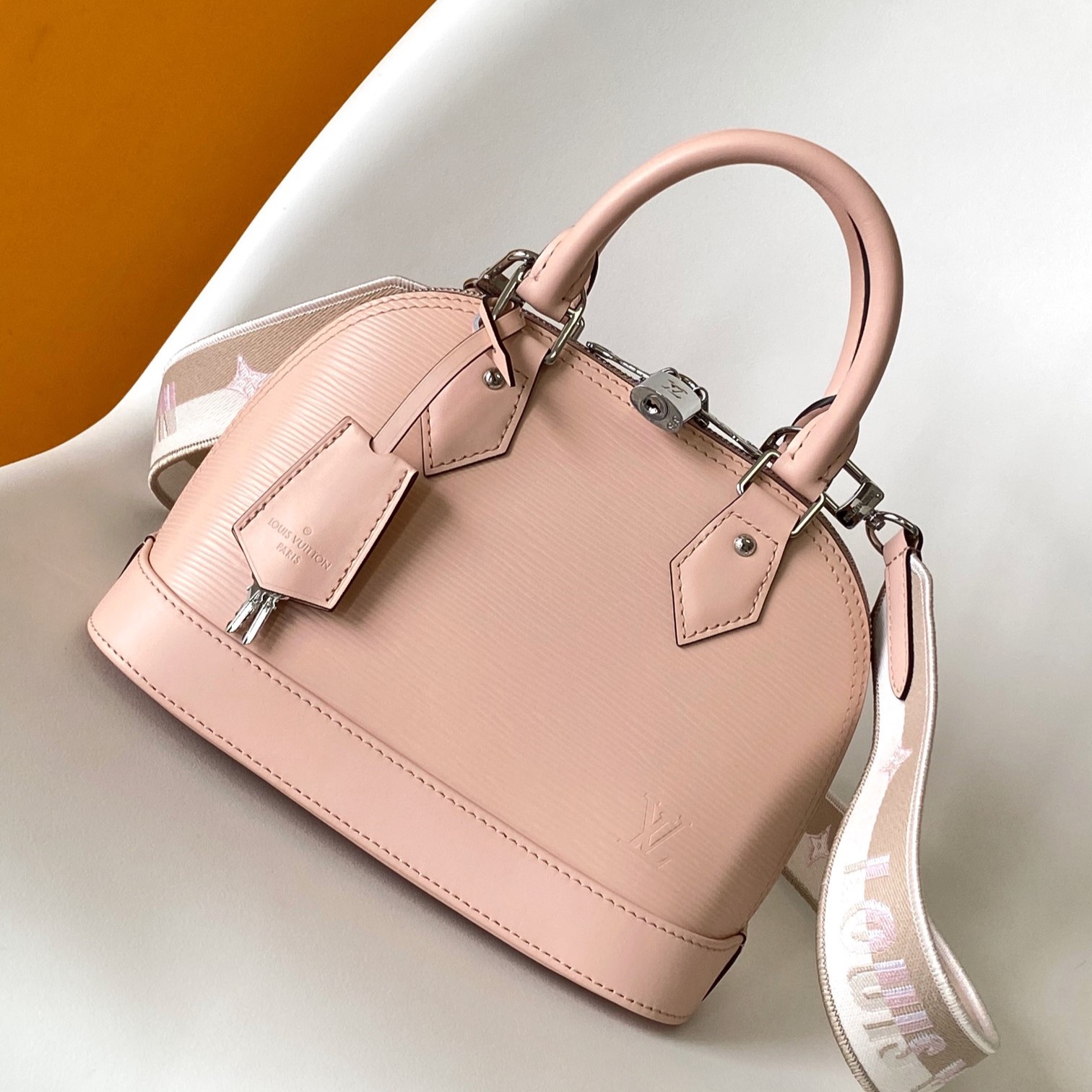 루이비통 알마BB 에삐가죽 숄더백 M59217