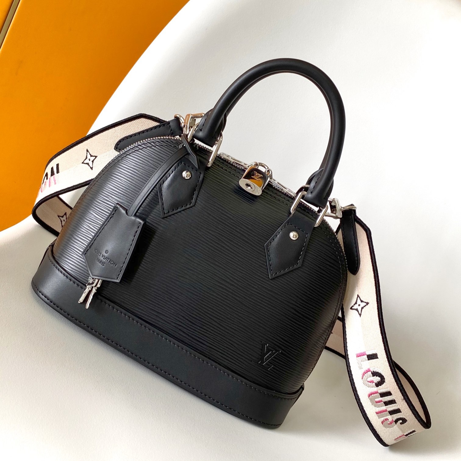 루이비통 알마BB 에삐가죽 숄더백 M59217