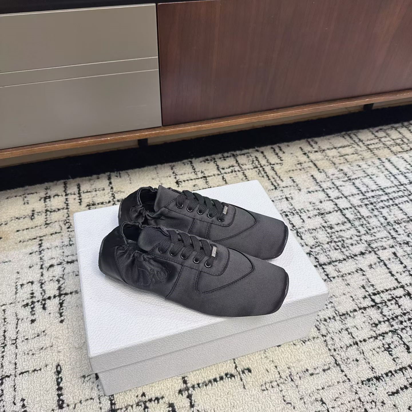 디올 쾨르 에크루 여성 스니커즈