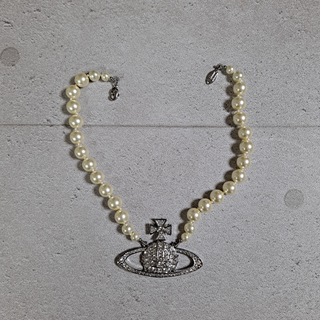 비비안 웨스트우드 미니 바스 릴리프 펄 초커 목걸이