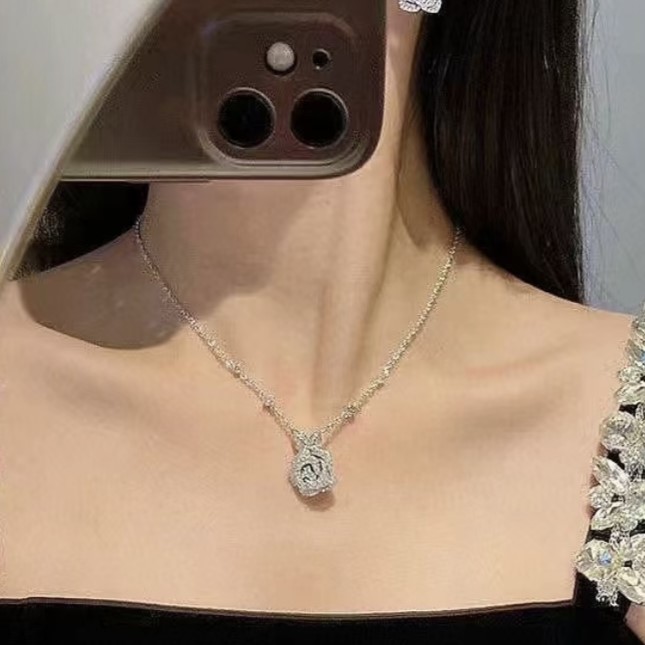 디올 로즈 디올 바가텔 목걸이